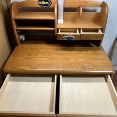 勉強机　鍵付き　照明付きの画像