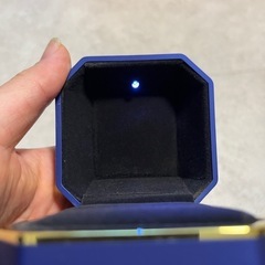 キラキラ光る指輪箱の画像