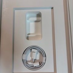 ipad 箱、ケーブルの画像