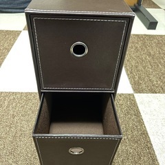 収納ボックス（ニトリ製） & 枕（IKEA製）の画像