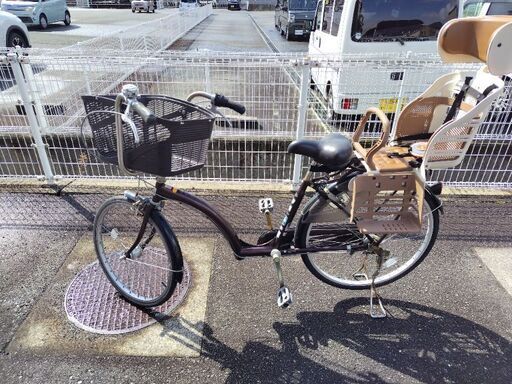 前後の幼児座席付き自転車(幼児ヘルメット付き)