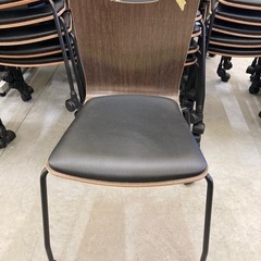 【中古オフィス家具在庫多数】オフィスコム ミーティングチェア キャスター付き 会議用チェア 椅子 スタッキングチェア　法人　事務所　検)事務机　オフィスチェア　ロッカー　ミーティングテーブル　応接ソファ　美品多数　格安の画像