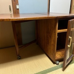 <お渡し先決定済み>折りたたみ可能ヴィンテージテーブルの画像