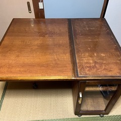 <お渡し先決定済み>折りたたみ可能ヴィンテージテーブルの画像