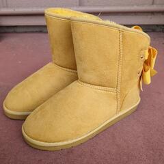 リボンがかわいい冬用ブーツです