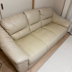 最終値下げ‼️3人掛けソファ　レザー　　　の画像