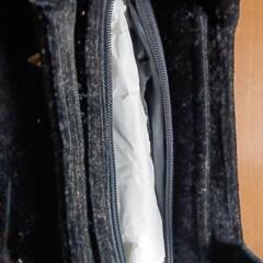 黒のハンドバッグの画像