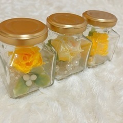 小瓶のブリザードフラワーの画像