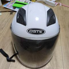 バイク用ヘルメットです。