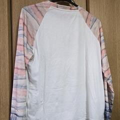 お値引きしました❗【新品】可愛い猫柄長袖シャツ、Mサイズの画像