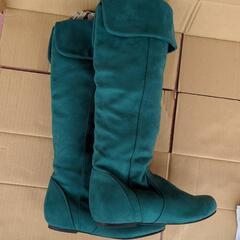 緑色のブーツです