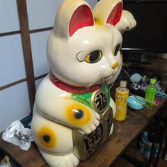 招き猫の置物の画像