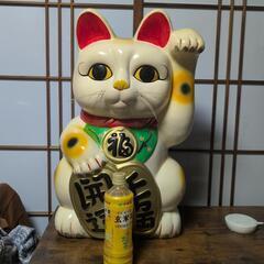 招き猫の置物の画像