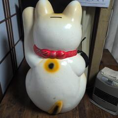 招き猫の置物の画像