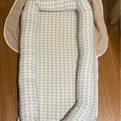折りたたみ式ベッド(洗濯済み)の画像