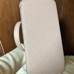 お取引中【新品同様】guess ハンドバッグの画像