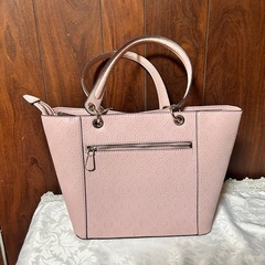お取引中【新品同様】guess ハンドバッグの画像