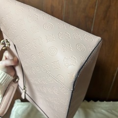 お取引中【新品同様】guess ハンドバッグの画像