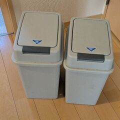 ⑨ゴミ箱2個