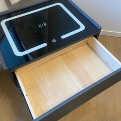 充電ステーション付き寝室用ナイトスタンドの画像