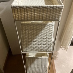 極美品☆ランドリーラック　キャスター付き　ラタン調ホワイト 
おしゃれ　の画像