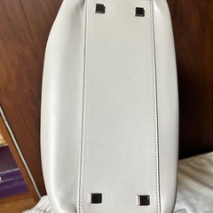 オフホワイト　ハンドバッグの画像