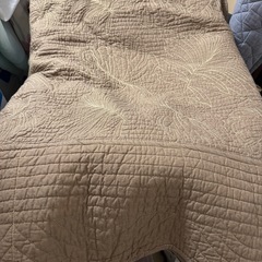 お話し中です。ハワイアンキルト風　ラグ　茶色