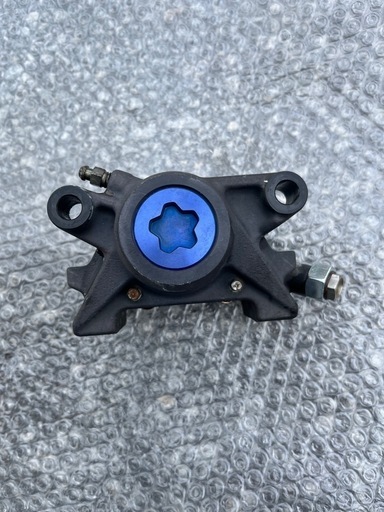 XJR1300  RP03J リアブレーキキャリパー