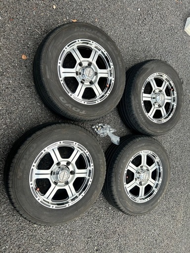 ハイエース　タイヤホイールセット