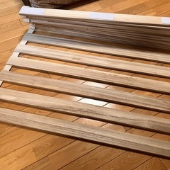 
丸めてしまえるすのこベッド