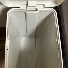 ペダル式ゴミ箱 40L（受け渡し日時が早い方を優先させて頂ております。返信もうちょい待ってください！）の画像
