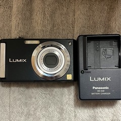 Panasonic DMC-FS3 デジタルカメラ 本体とバッテリーチャージャーの画像