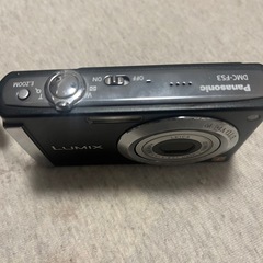 Panasonic DMC-FS3 デジタルカメラ 本体とバッテリーチャージャーの画像