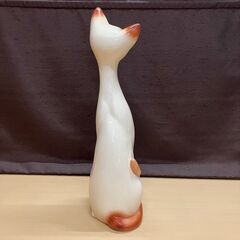 シャムネコの置物（陶磁器）の画像
