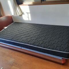ほぼ使っていないシングルベッド