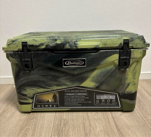 仮設の部屋にハイラックス用トラックキャンパー 後載せシェル 避難部屋