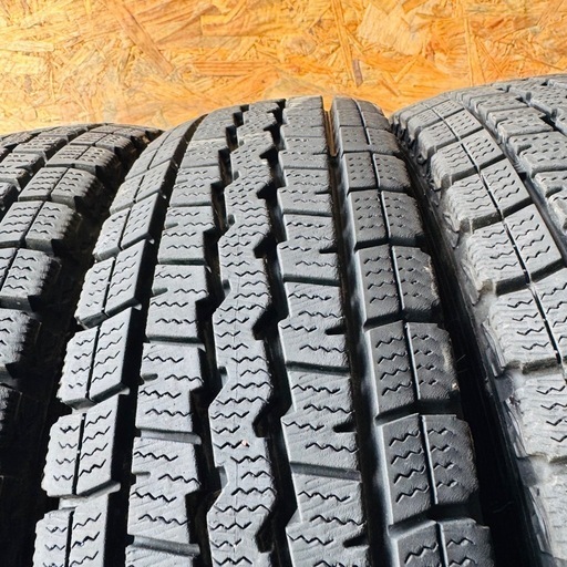 バリ山　DUNLOP ダンロップ　SV01 145R12 6PR LT スタッドレス　タイヤ　2020年〜2021年製　12インチ