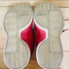 adidas ハイカットスニーカーの画像