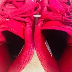adidas ハイカットスニーカーの画像