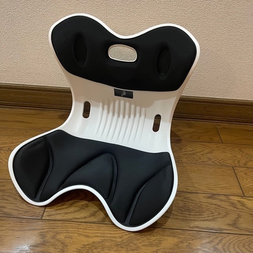 新品◆骨盤矯正チェア 姿勢矯正サポートチェア  黒 オフィスワーク 座り仕事 妊娠 産後 座るだけ 手軽  軽量