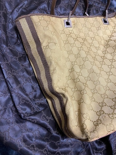 Gucciのキャンバスバッグ