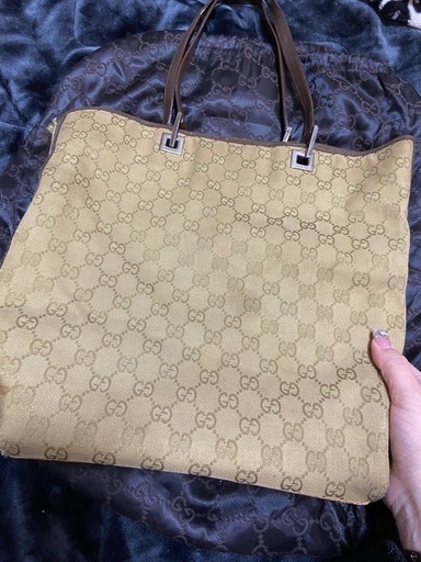 Gucciのキャンバスバッグ