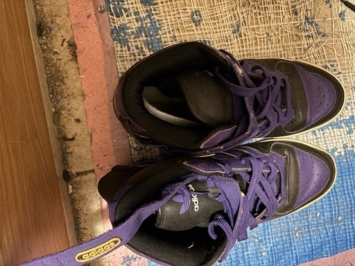 adidasスニーカー3月〆切