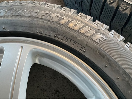 215/55R17トヨタカムリブリヂストン製ホイール
