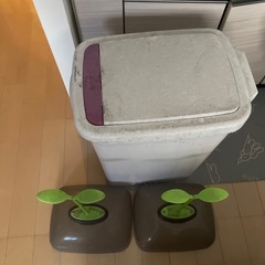 ゴミ箱、サンダルカバー、物干し竿
