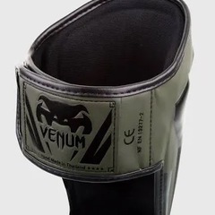 【VENUM】レッグガード:カーキ/ブラックの画像