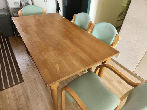テーブル、椅子４セット