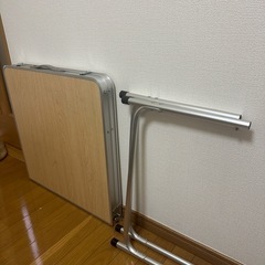 折りたたみテーブルの画像