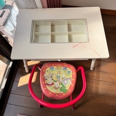 テーブルとイスセット