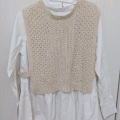 ペプラムシャツ＆ニットベスト